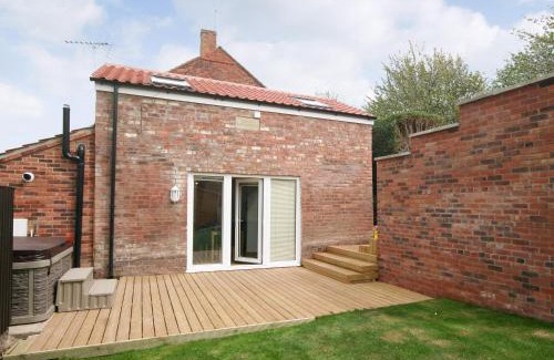 Skegness House | Relax at Barn Cottage - Pet-Friendly with Hot Tub Amenities