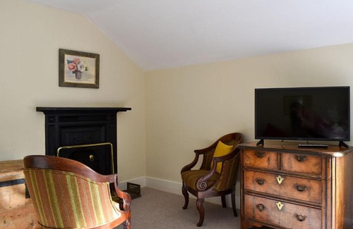 Eythorne House | Cozy Barn Cottage: Pet & Child Friendly Retreat Awaits