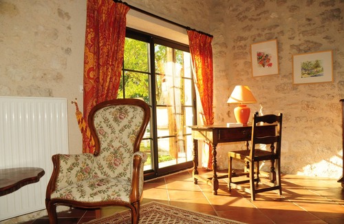 Sainte-Juliette House | Discover a Cozy Barn for 8 with Pool & Spa Amenities