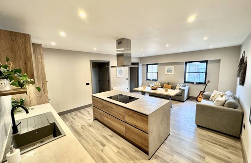 Kippen Other | Inviting Barn with Hot Tub & Entertainment Space for 6