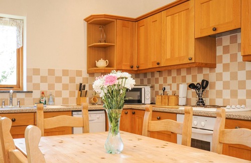 Brazzacott Cottage | Family-Friendly Barn Owl Cottage with Scenic Ocean Views