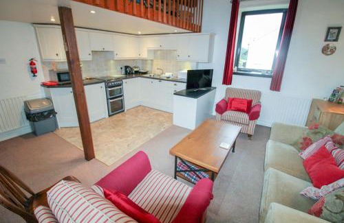 Lindale House | Welcoming Barn Owl Cottage in Lindale - Family Friendly Haven