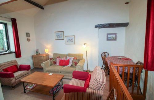 Lindale House | Welcoming Barn Owl Cottage in Lindale - Family Friendly Haven
