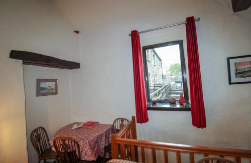 Lindale House | Welcoming Barn Owl Cottage in Lindale - Family Friendly Haven