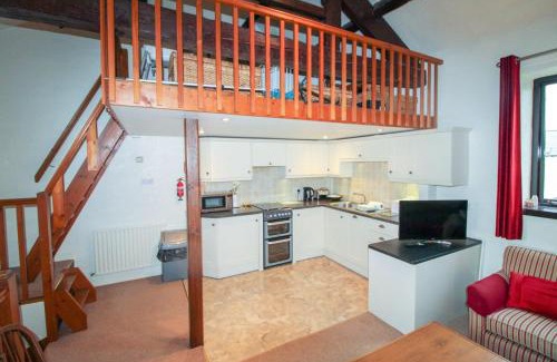 Lindale House | Welcoming Barn Owl Cottage in Lindale - Family Friendly Haven