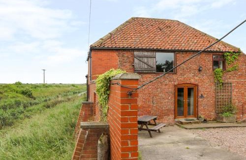 Louth House | Pet-Friendly Barn Owl: 4-Star Hotel with Top Ratings
