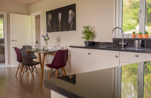 Newtown Cottage | Cozy 2-Bedroom Retreat with Spa & Hot Tub in Newtown