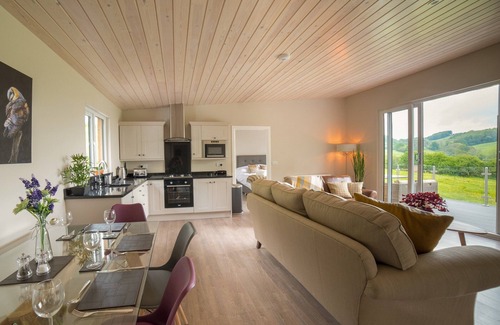Newtown Cottage | Cozy 2-Bedroom Retreat with Spa & Hot Tub in Newtown