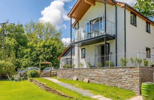 Westbrook Court House | Discover Barn Owls Rest: Family-Friendly Retreat Rated 10/10
