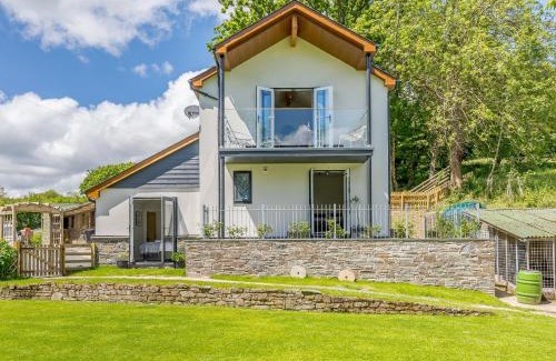 Westbrook Court House | Discover Barn Owls Rest: Family-Friendly Retreat Rated 10/10