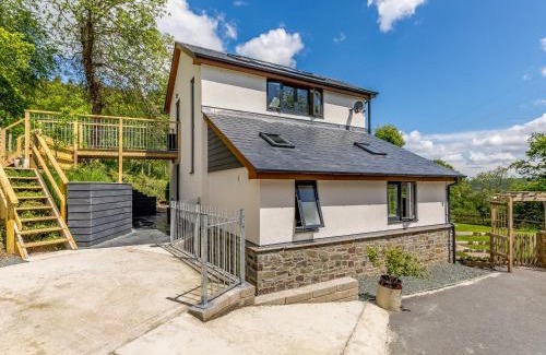 Westbrook Court House | Discover Barn Owls Rest: Family-Friendly Retreat Rated 10/10