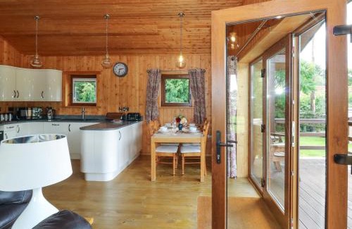 Crediton House | Exceptional Barn Shelley Lodge: 5-Star Child-Friendly Stay