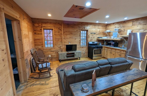 Baltic House | Idyllic Barn Stay at Hanover Vineyards with Hot Tub & Pool