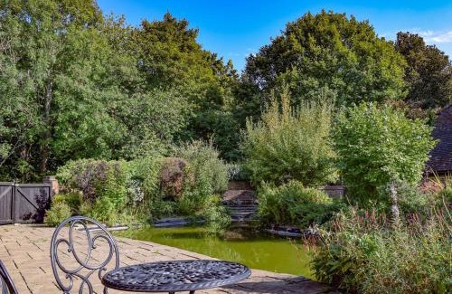 Wooburn Moor House | Charming Barn Suite: Pet-Friendly & Family-Friendly Escape