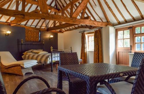 Wooburn Moor House | Charming Barn Suite: Pet-Friendly & Family-Friendly Escape