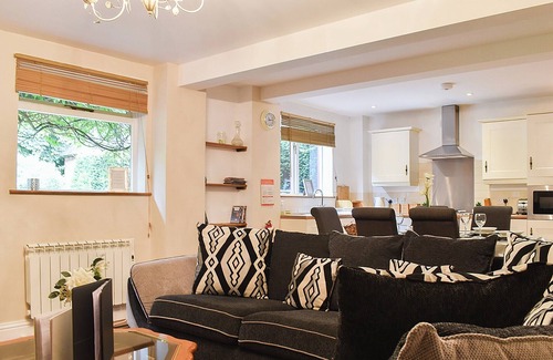 Denton Cottage | Family-Friendly 3 Bedroom Retreat in Acrise near Folkestone
