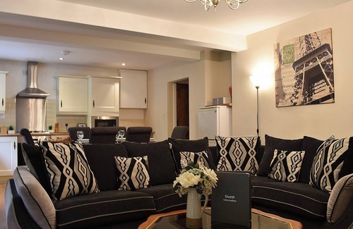 Denton Cottage | Family-Friendly 3 Bedroom Retreat in Acrise near Folkestone