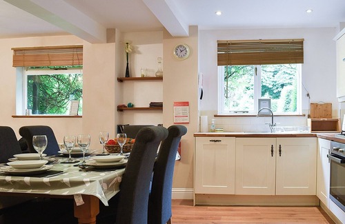 Denton Cottage | Family-Friendly 3 Bedroom Retreat in Acrise near Folkestone