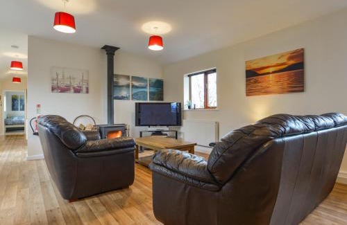 Bideford House | Pet-Friendly Barn View: A 4-Star Family Retreat
