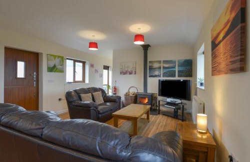 Bideford House | Pet-Friendly Barn View: A 4-Star Family Retreat