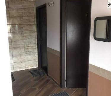 Korostetetlen House | Cozy Barna Bár Motel & Apartman: Pet Friendly Comfort