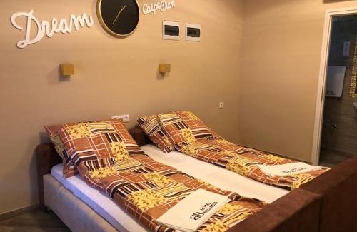 Korostetetlen House | Cozy Barna Bár Motel & Apartman: Pet Friendly Comfort