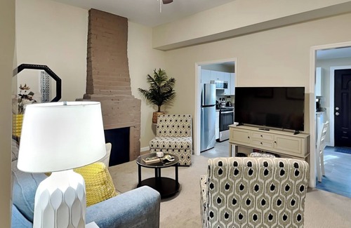 Metropolitan Condo | Historic Barnard Row 1406: Perfect for Families & Pets