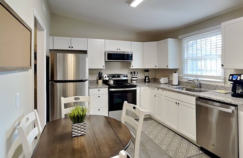 Metropolitan Condo | Historic Barnard Row 1406: Perfect for Families & Pets