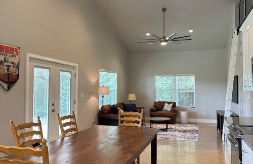 Seven Points House | Relaxing Barndo Retreat Near Cedar Creek Lake Awaits You