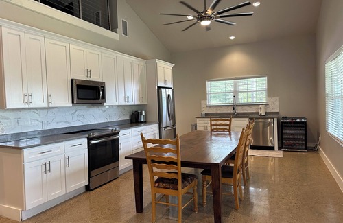 Seven Points House | Relaxing Barndo Retreat Near Cedar Creek Lake Awaits You