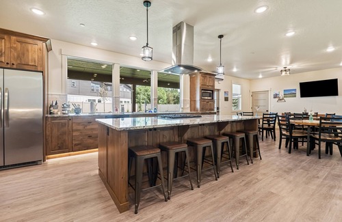 Caldwell House | Barndominium Getaway|Family Retreat|Teams|RV Options|Pickleball|Fire Pits