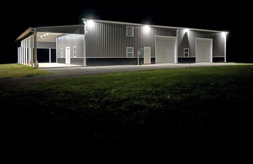 Franklin Apartment | Relaxing Barndominium with Fishing Lake and Pickleball