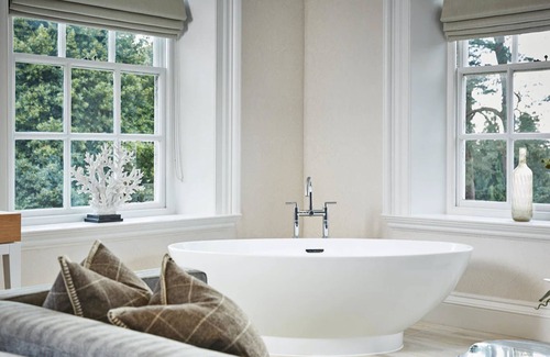 Wonersh Hotel | Relax and Unwind at Barnett Hill - 4-Star Hotel Retreat