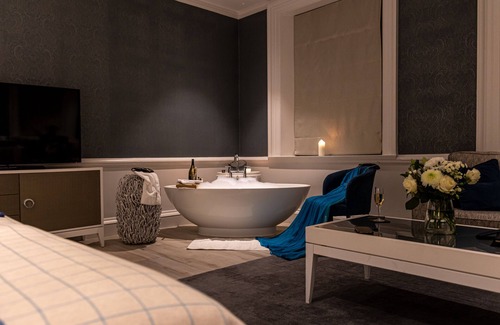 Wonersh Hotel | Relax and Unwind at Barnett Hill - 4-Star Hotel Retreat