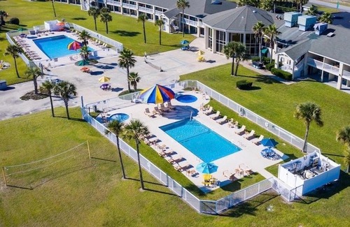 Jekyll Island House | Guest Rated 10/10: BARNHILL B DUPLEX with Pool Access