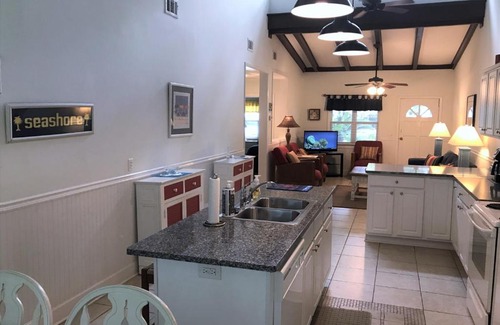 Jekyll Island House | Guest Rated 10/10: BARNHILL B DUPLEX with Pool Access