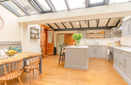 Malmesbury House | Discover Barns Lee: Family Retreat with Pool & Spa