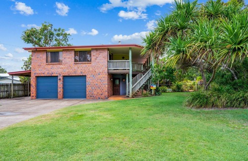 Rainbow Beach House | Discover Barny's at Rainbow Beach - Pet Friendly Oasis