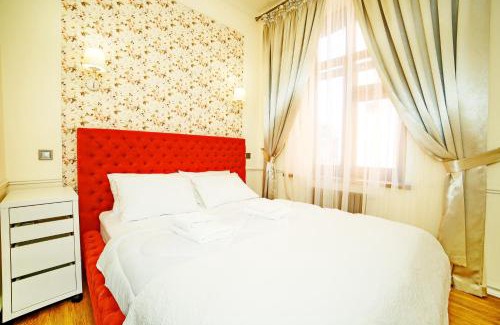 Sukhinovka Apartment | Elegant Barokko Terrassa: 4-Star Stay with 24/7 Access
