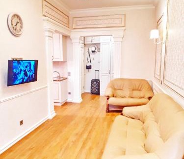 Sukhinovka Apartment | Elegant Barokko Terrassa: 4-Star Stay with 24/7 Access