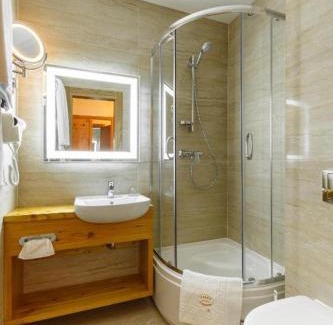 Yaremche Hotel | Relaxing Baron SPA Hotel - Museum Yaremche with Spa & Dining