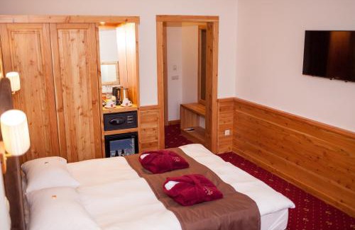 Yaremche Hotel | Relaxing Baron SPA Hotel - Museum Yaremche with Spa & Dining