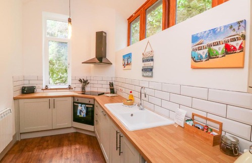 Lynton Apartment | Baronet's Quarters: Ocean View with 4-Star Excellence