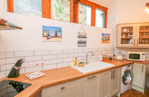 Lynton Apartment | Baronet's Quarters: Ocean View with 4-Star Excellence