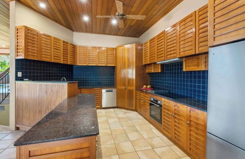 Cairns Villa | Cozy Sirocco: Private Retreat with Kitchen Amenities