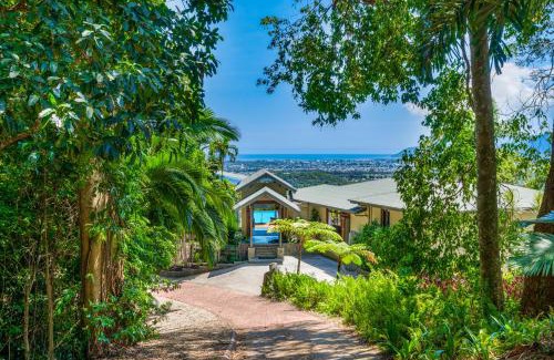 Bayview Heights Villa | Discover Villas in Australia with Pool and Family Fun