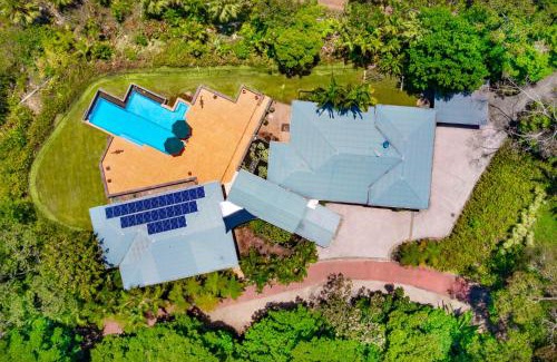 Bayview Heights Villa | Discover Villas in Australia with Pool and Family Fun