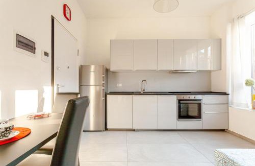 Milan Apartment | Baroni C - FREE private parking-wi- fi and A-C