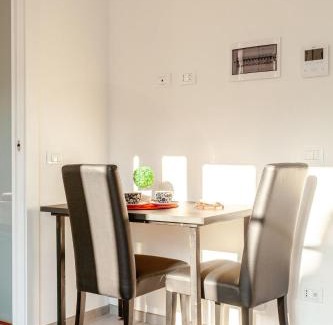 Milan Apartment | Baroni C - FREE private parking-wi- fi and A-C