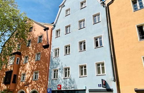 City Centre Regensburg Apartment | Goliath Baroque Gallery Apartment in the Heart of the City